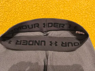 Pantalón corto Under Armour mujer gris