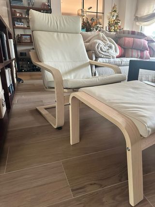Poltrona Poäng e poggiapiedi in pelle nuova