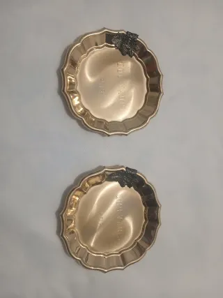 2 Ceniceros dorado con diseño de uvas