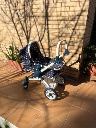 Carrito de muñecas azul con lunares blancos