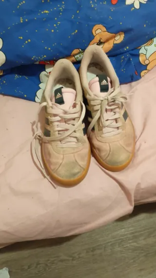 Zapatillas Adidas rosa y beige