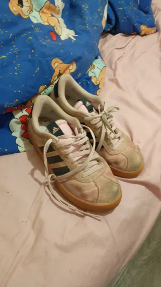 Zapatillas Adidas rosa y beige