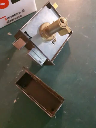 Cerradura Superpuesta con Llave