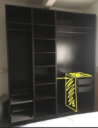 Armadio Ikea in Legno Scuro