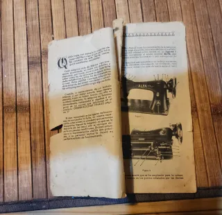 Máquina de coser ALFA antigua a pedal del año 1930