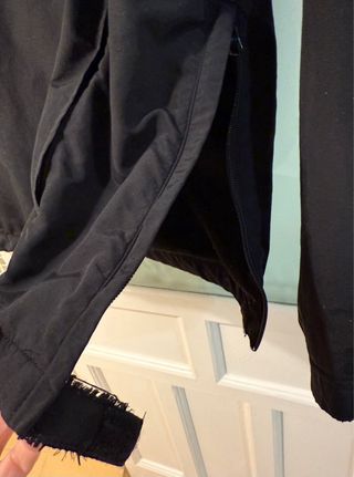 Cazadora Carhartt negra con capucha