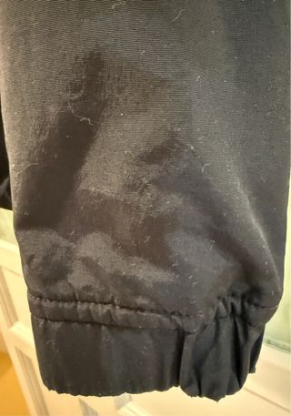 Cazadora Carhartt negra con capucha