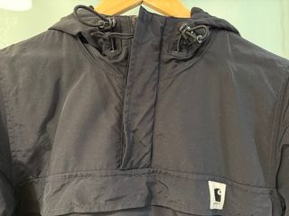 Cazadora Carhartt negra con capucha