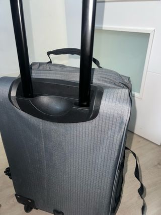 Saco de viaje con ruedas gris