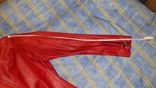 Cazadora motero caballero roja T. L con un defecto