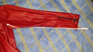 Cazadora motero caballero roja T. L con un defecto