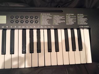 Teclado Casio CTK-240 con funda