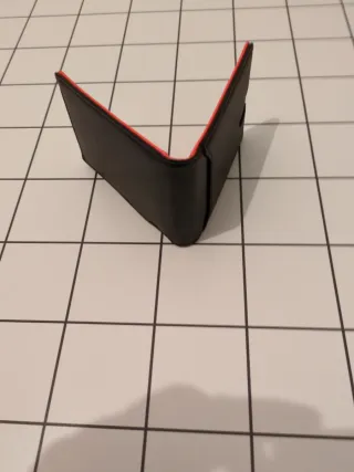 Portafoglio uomo nero e arancione