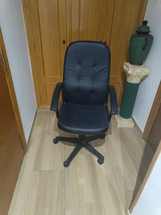 Poltrona da ufficio nera mobile