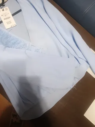 Camisa Zara azul con plumas Talla M