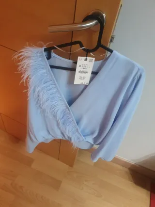 Camisa Zara azul con plumas Talla M