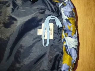 Cazadora niño dinosaurios