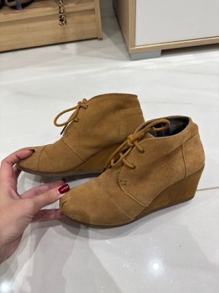 Botines tacón cuña ante