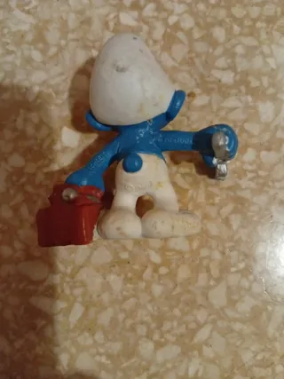 Pitufo con caja de herramientas