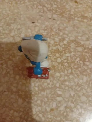 Pitufo con caja de herramientas