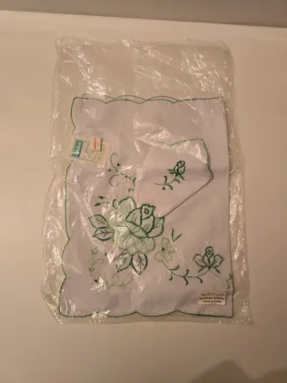 Tovaglia ricamata con rose