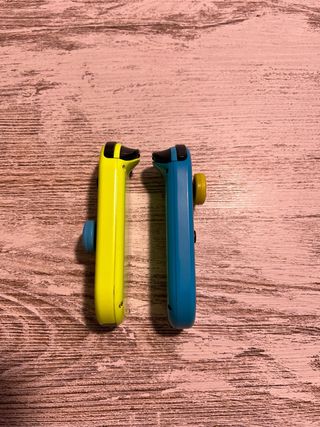 2 Joycons Originales Switch + Agarres Huella