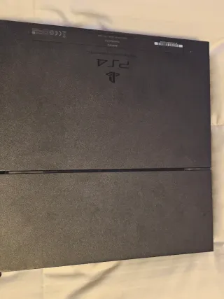 PS4 (PlayStation 4) Negra + Mando