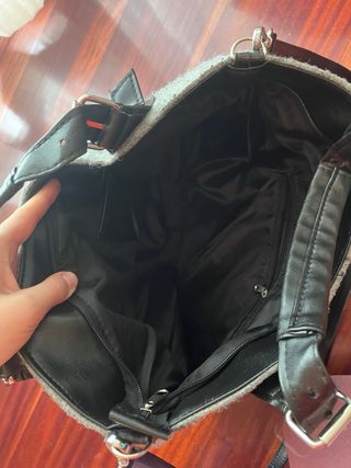 Bolso gris con gatito negro