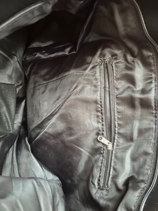 Bolso gris con gatito negro