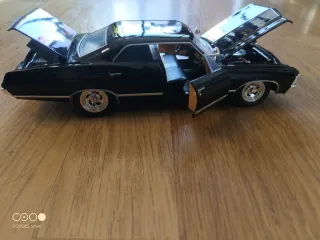 Coche a escala 1/24 Supernatural