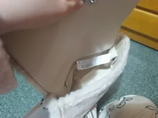 Bolso de pelo beige y blanco