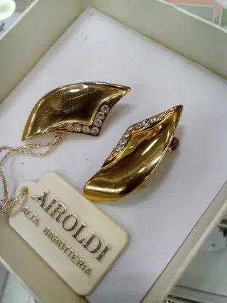 Orecchini Airoldi con strass dorati