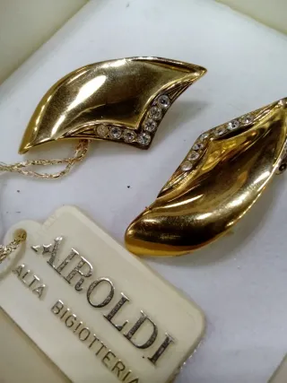 Orecchini Airoldi con strass dorati