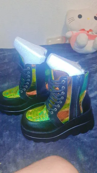 Botines elegantes dorados y verdes