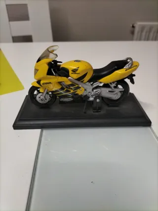 Maqueta Moto Honda CBR 600F Amarilla