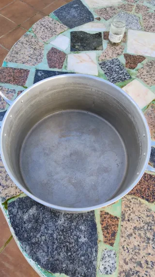 Olla grande de aluminio