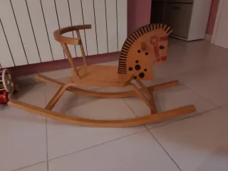Caballito de madera para niños