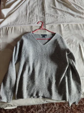 Jersey gris cuello pico talla M