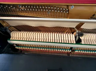 Piano ETERNA ER-C10 Negro Brillante