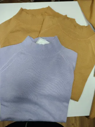 Jersey cuello alto morado