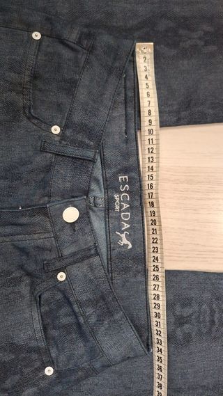 Pantalón vaquero Escada estampado