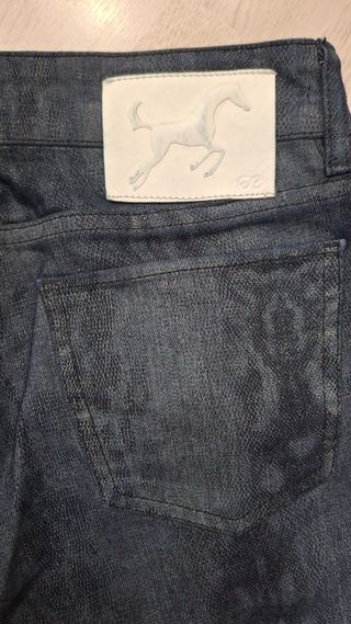 Pantalón vaquero Escada estampado