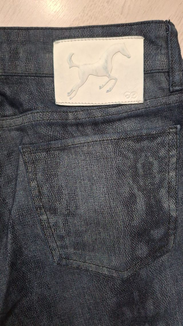 Pantalón vaquero Escada estampado