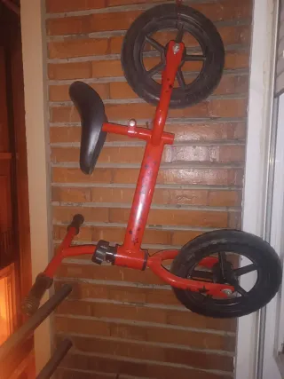 Bici sin pedales roja
