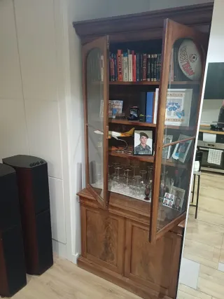 Armario madera vitrina salón