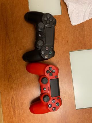 PS4 500GB + 2 Mandos