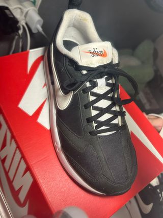 Zapatillas Nike Air Max Dawn Negras Blancas