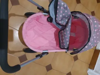 Cochecito de muñecas rosa lunares