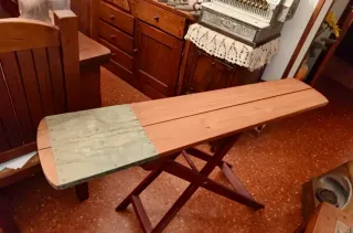 Antigua tabla de planchar de madera