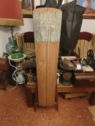Antigua tabla de planchar de madera